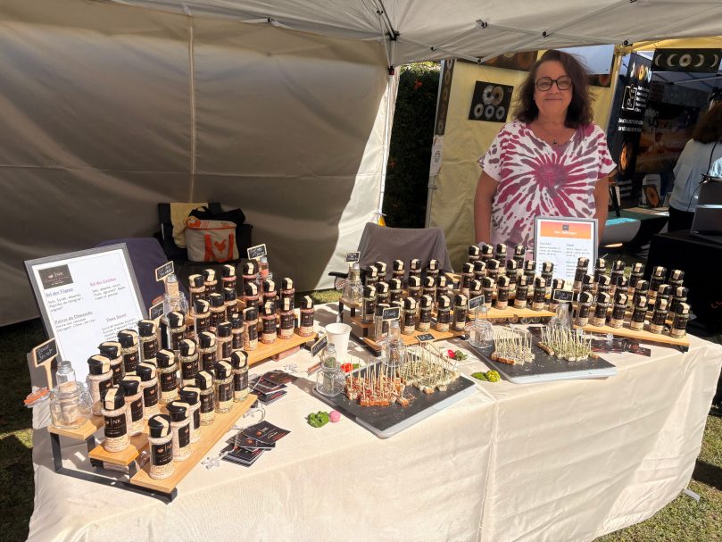 mon stand de vente de mélanges d'épices et aromates à la fête des vendanges de Cheverny